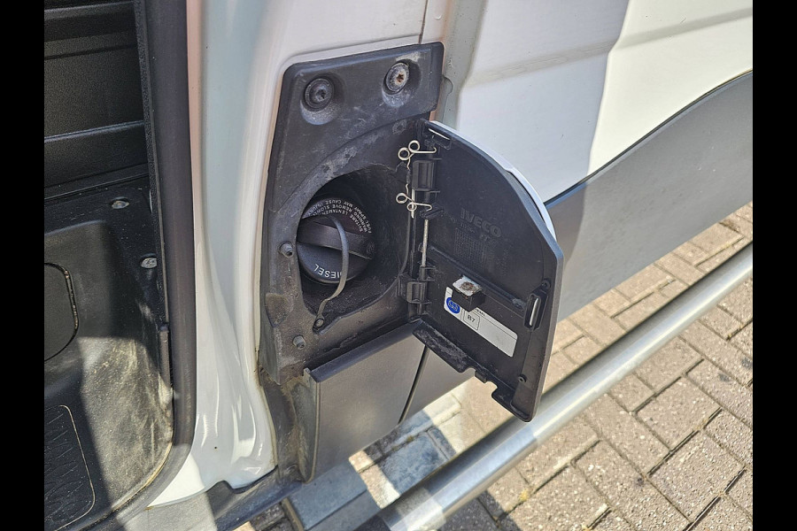 Iveco Daily 35S14 L2H2 Automaat Euro6 3.5T-Trekhaak 3-Zits Airco/ECC Standkachel 3-Zits Stoelverwarming