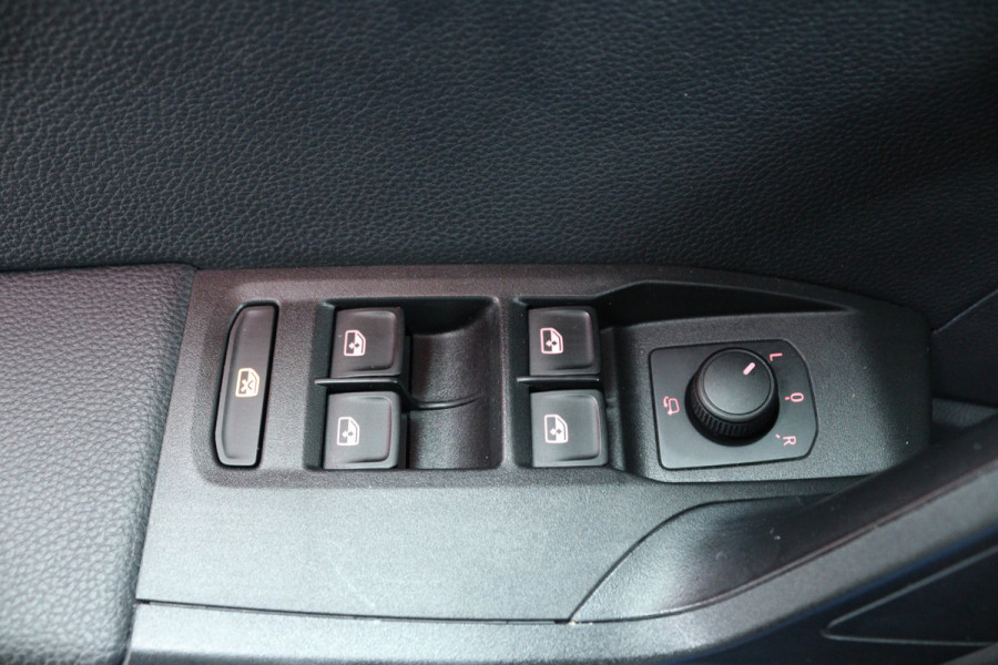 Seat Ibiza 1.0 TSI FR Business Intense (PANORAMADAK, DIGITALE COCKPIT, LED, NAVI, CAMERA, CARPLAY, ADAPTIVE CRUISE)