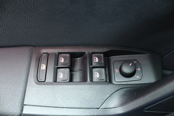 Seat Ibiza 1.0 TSI FR Business Intense (PANORAMADAK, DIGITALE COCKPIT, LED, NAVI, CAMERA, CARPLAY, ADAPTIVE CRUISE)