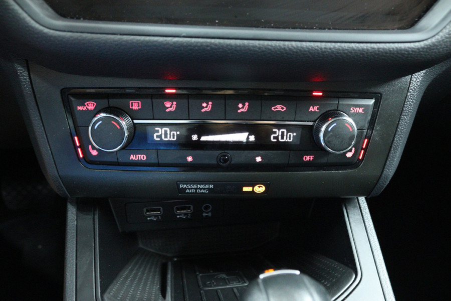 Seat Ibiza 1.0 TSI FR Business Intense (PANORAMADAK, DIGITALE COCKPIT, LED, NAVI, CAMERA, CARPLAY, ADAPTIVE CRUISE)