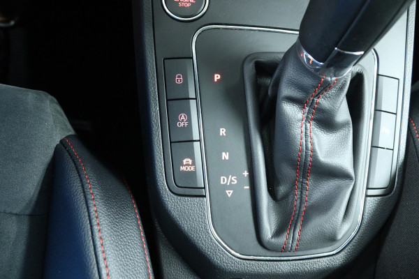 Seat Ibiza 1.0 TSI FR Business Intense (PANORAMADAK, DIGITALE COCKPIT, LED, NAVI, CAMERA, CARPLAY, ADAPTIVE CRUISE)