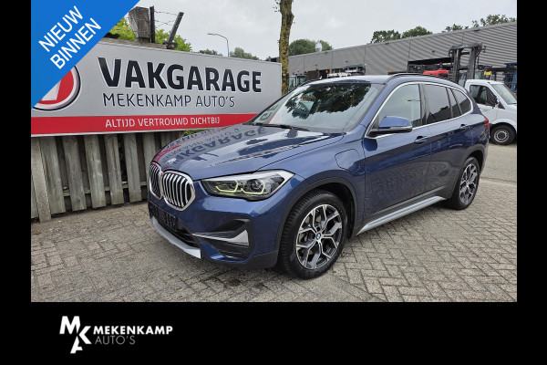 BMW X1 xDrive25e Executive xLine 18"/Keyless/Memory + stoelverwarming/Camera/Elektrische Klep/LED/DAB/Navigatie/PDC