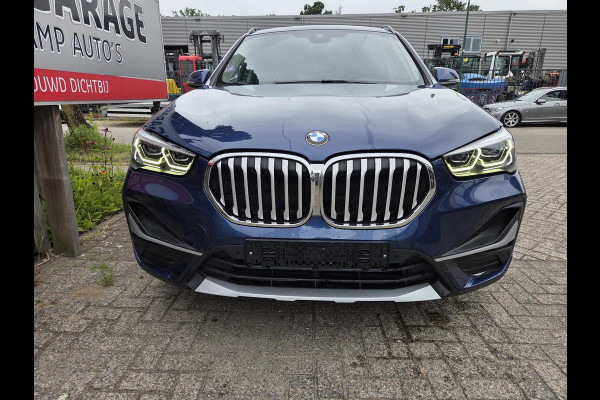 BMW X1 xDrive25e Executive xLine 18"/Keyless/Memory + stoelverwarming/Camera/Elektrische Klep/LED/DAB/Navigatie/PDC