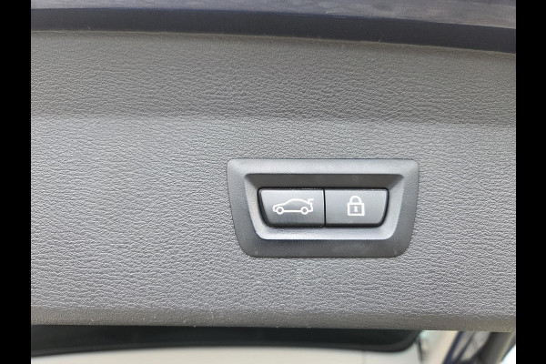 BMW X1 xDrive25e Executive xLine 18"/Keyless/Memory + stoelverwarming/Camera/Elektrische Klep/LED/DAB/Navigatie/PDC