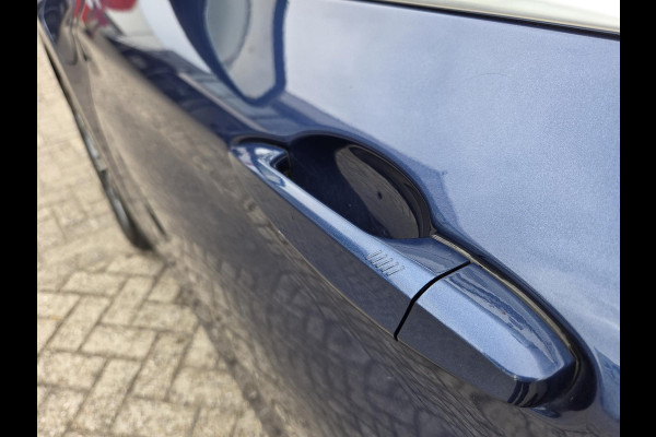 BMW X1 xDrive25e Executive xLine 18"/Keyless/Memory + stoelverwarming/Camera/Elektrische Klep/LED/DAB/Navigatie/PDC