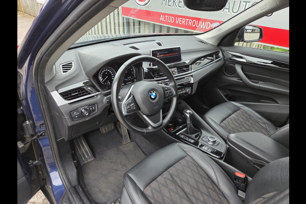 BMW X1 xDrive25e Executive xLine 18"/Keyless/Memory + stoelverwarming/Camera/Elektrische Klep/LED/DAB/Navigatie/PDC