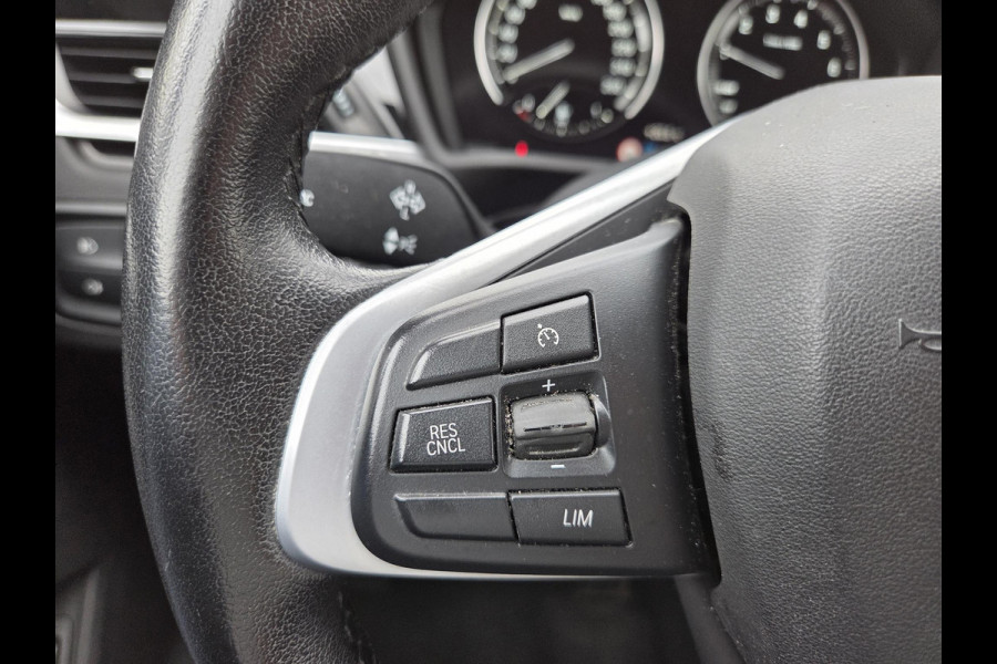 BMW X1 xDrive25e Executive xLine 18"/Keyless/Memory + stoelverwarming/Camera/Elektrische Klep/LED/DAB/Navigatie/PDC