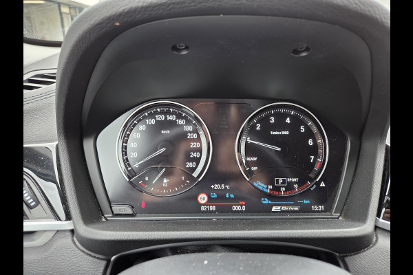 BMW X1 xDrive25e Executive xLine 18"/Keyless/Memory + stoelverwarming/Camera/Elektrische Klep/LED/DAB/Navigatie/PDC