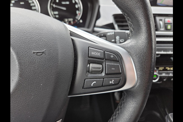 BMW X1 xDrive25e Executive xLine 18"/Keyless/Memory + stoelverwarming/Camera/Elektrische Klep/LED/DAB/Navigatie/PDC