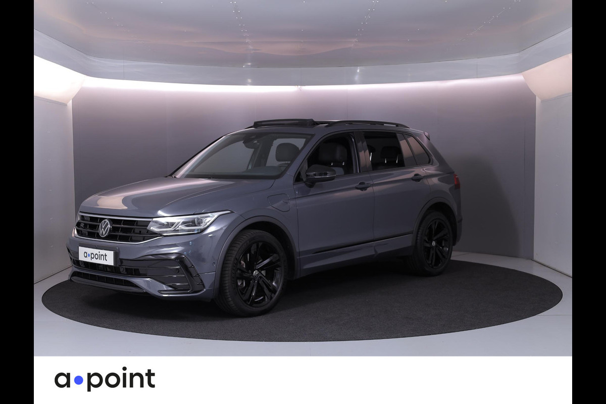 Volkswagen Tiguan 1.4 TSI eHybrid R-Line Business 245 pk Automaat (DSG) | Navigatie | Panoramadak | Parkeersensoren (Park assist) | Rondomzicht camera | Black Style pakket | R-Line |