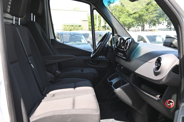 Mercedes-Benz Sprinter 317 CDI L2H2 Pro LED, Geveerde stoel, Navigatie met camera