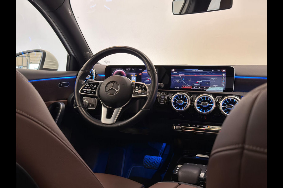 Mercedes-Benz A-Klasse 180 / Pano / Widescreen / Sfeerverlichting
