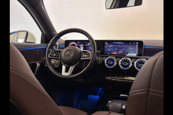 Mercedes-Benz A-Klasse 180 / Pano / Widescreen / Sfeerverlichting