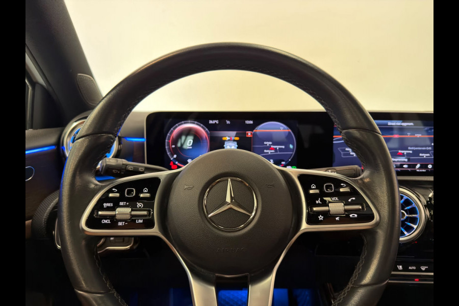 Mercedes-Benz A-Klasse 180 / Pano / Widescreen / Sfeerverlichting
