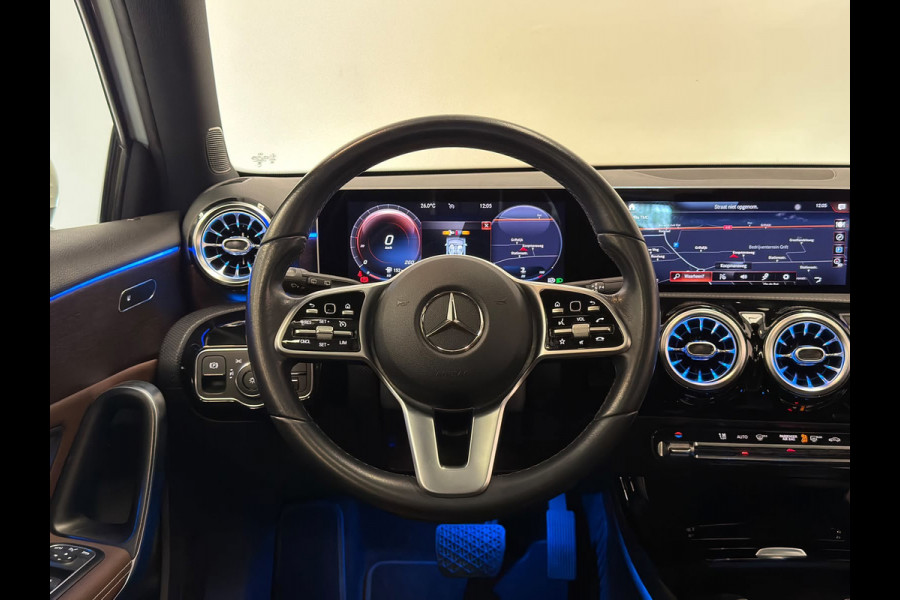 Mercedes-Benz A-Klasse 180 / Pano / Widescreen / Sfeerverlichting