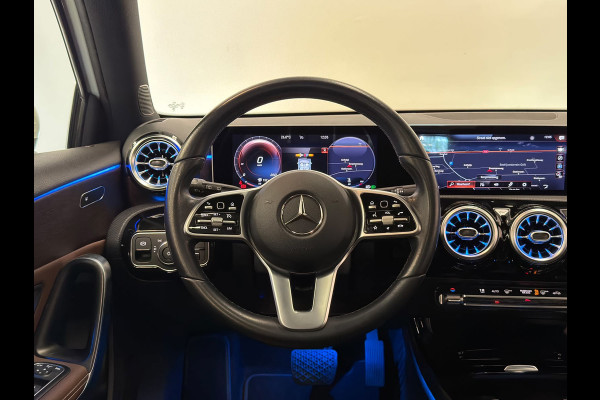 Mercedes-Benz A-Klasse 180 / Pano / Widescreen / Sfeerverlichting