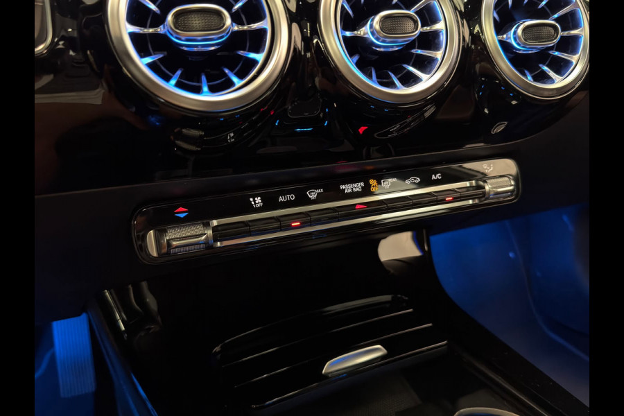 Mercedes-Benz A-Klasse 180 / Pano / Widescreen / Sfeerverlichting