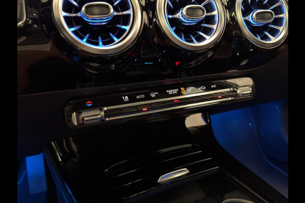 Mercedes-Benz A-Klasse 180 / Pano / Widescreen / Sfeerverlichting