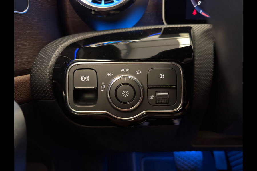 Mercedes-Benz A-Klasse 180 / Pano / Widescreen / Sfeerverlichting