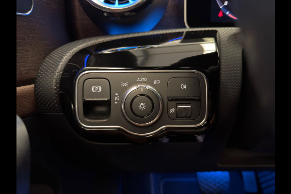 Mercedes-Benz A-Klasse 180 / Pano / Widescreen / Sfeerverlichting