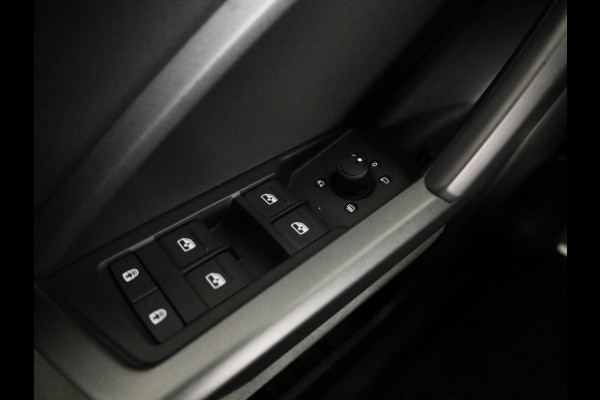 Audi Q3 Sportback 45 TFSI e S Edition 245 pk S-tronic | Navigatie | Panoramadak | Parkeersensoren | Adaptieve cruise control | S-Line