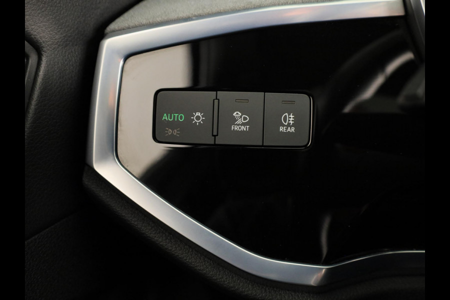 Audi Q3 Sportback 45 TFSI e S Edition 245 pk S-tronic | Navigatie | Panoramadak | Parkeersensoren | Adaptieve cruise control | S-Line