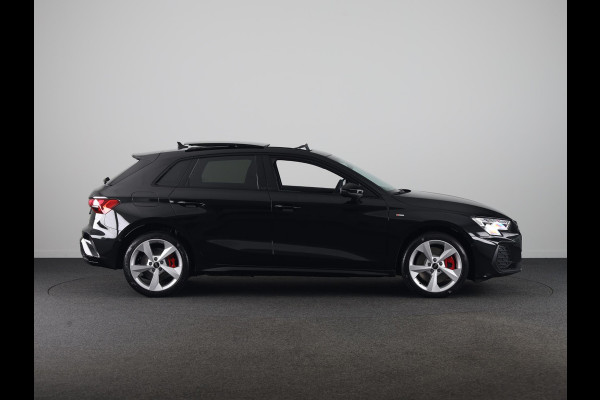 Audi A3 Sportback 45 TFSI e S edition Competition 272pk | Private Lease € 916,00 per maand* | Panoramadak | Sonos 3D | Ambient light | Parkeercamere | Adaptieve cruise controle