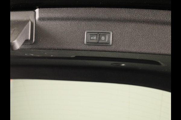 Audi Q3 Sportback 45 TFSI e Business Edition 245 pk S-tronic | Navigatie | Trekhaak (wegklapbaar) | Parkeersensoren achter | Adaptieve cruise control | Stoelverwarming |