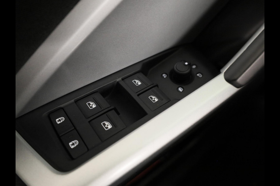 Audi Q3 Sportback 45 TFSI e Business Edition 245 pk S-tronic | Navigatie | Trekhaak (wegklapbaar) | Parkeersensoren achter | Adaptieve cruise control | Stoelverwarming |