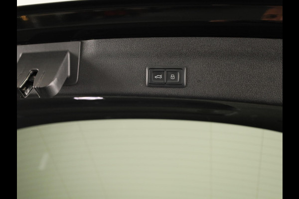 Audi A6 Avant 50 TFSI e quattro S edition Competition 299 pk S-tronic | Verlengde garantie | Navigatie | Parkeersensoren (Park assist) | Rondomzicht camera | Head-up display | Stoelverwarming v/a | S-Line |