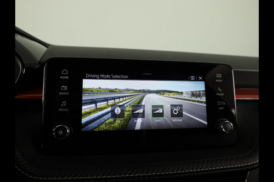 Škoda Fabia 1.0 TSI Monte Carlo 95 pk | Verlengde garantie | Navigatie via App | Parkeersensoren | Achteruitrijcamera | LED koplampen | Stoelverwarming |