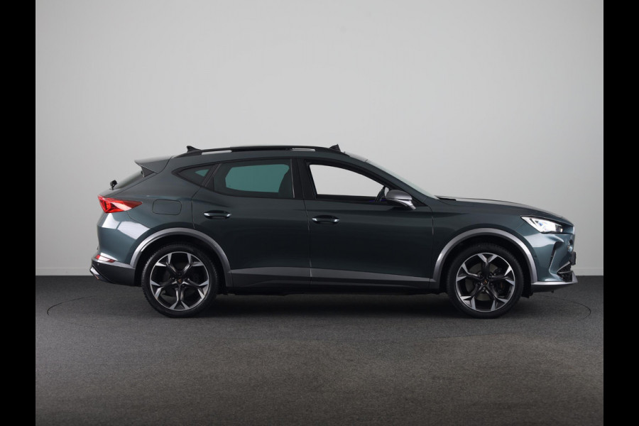 CUPRA Formentor 1.4 e-Hybrid VZ Performance 245pk | Panoramadak | 19 inch Lichtmetalen velgen | Dode hoek detectie | Adaptieve cruise controle