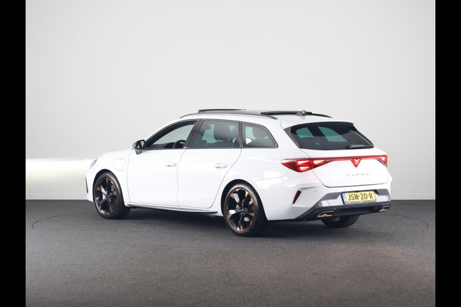 CUPRA Leon Sportstourer 1.5 TSI e-Hybrid Business 204PK | Panoramadak | Sennheiser | 19 Inch | Achteruitrijcamera |