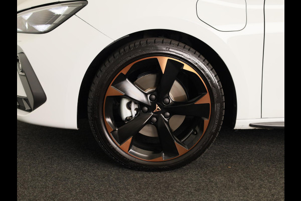 CUPRA Leon Sportstourer 1.5 TSI e-Hybrid Business 204PK | Panoramadak | Sennheiser | 19 Inch | Achteruitrijcamera |