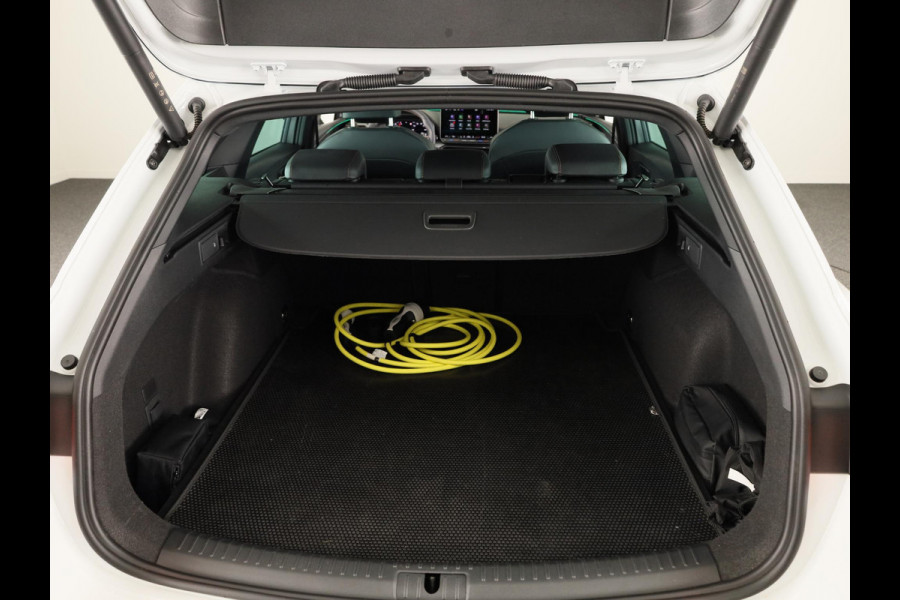 CUPRA Leon Sportstourer 1.5 TSI e-Hybrid Business 204PK | Panoramadak | Sennheiser | 19 Inch | Achteruitrijcamera |