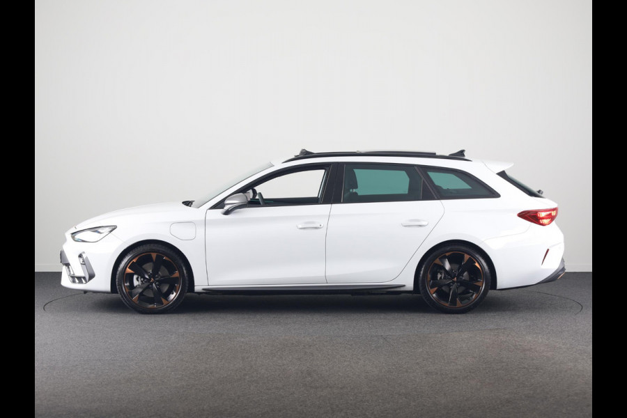 CUPRA Leon Sportstourer 1.5 TSI e-Hybrid Business 204PK | Panoramadak | Sennheiser | 19 Inch | Achteruitrijcamera |