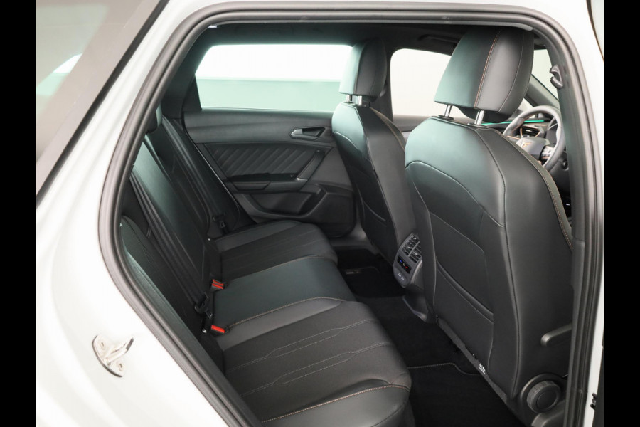 CUPRA Leon Sportstourer 1.5 TSI e-Hybrid Business 204PK | Panoramadak | Sennheiser | 19 Inch | Achteruitrijcamera |