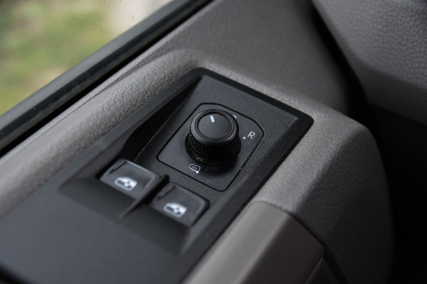 MAN TGE 3.140 35 2.0 L3H3 PB Edition Camera, Carplay, Airco, Multimedia, 140pk, Automaat, 3 Zits, Uniek!