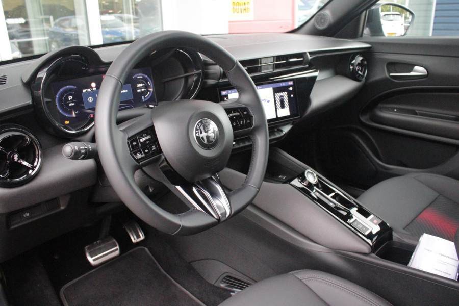 Alfa Romeo junior ELETTRICA SPECIALE 156PK 54 kWh | WARMTEPOMP | TECHNOLOGIE PAKKET (O.A. FULL LED ADAPTIVE MATRIX KOPLAMPEN/DODEHOEK DETECTIE/DRAADLOZE TELEFOONLADER/ACHTERUITRIJ CAMERA/PARKEERSENSOREN VOOR, ACHTER,ZIJKANT) | DRAADLOZE APPLE CARPLAY/ANDROID AUTO | CLIMATE CONTROL | ELEKTRISCH BEDIENBARE ACHTERKLEP | STOEL VERWARMING | ELEKTRISCH BEDIENBARE VOORSTOEL MET MASSAGE FUNCTIE | VERKEERSBORDEN HERKENNING | ADAPTIVE CRUISE CONTROL | KEYLESS ENTRY/START | ALL SEASON BANDEN | LICHTMETALEN VELGEN 18" | NAVIGATIE | DAB+ RADIO |