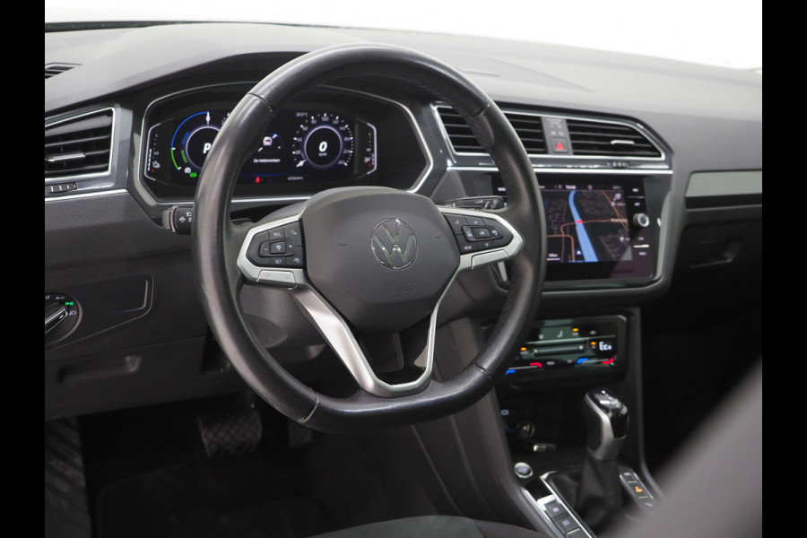 Volkswagen Tiguan 1.4 TSI eHybrid Elegance | Panoramadak | Trekhaak | Camera | Keyless | Adaptive Cruise | Virtual | Carplay