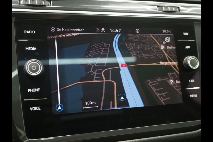 Volkswagen Tiguan 1.4 TSI eHybrid Elegance | Panoramadak | Trekhaak | Camera | Keyless | Adaptive Cruise | Virtual | Carplay