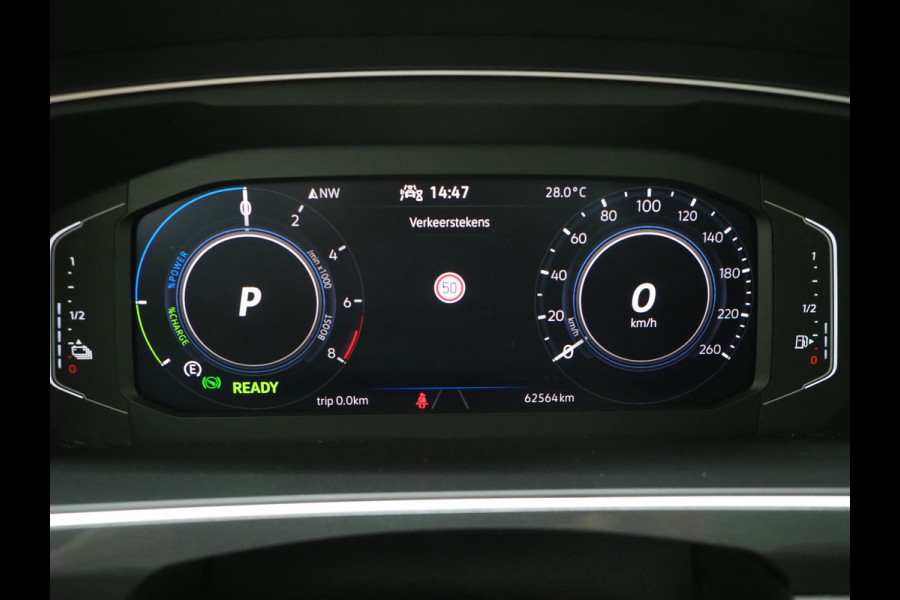 Volkswagen Tiguan 1.4 TSI eHybrid Elegance | Panoramadak | Trekhaak | Camera | Keyless | Adaptive Cruise | Virtual | Carplay