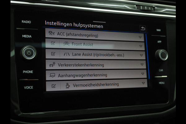 Volkswagen Tiguan 1.4 TSI eHybrid Elegance | Panoramadak | Trekhaak | Camera | Keyless | Adaptive Cruise | Virtual | Carplay