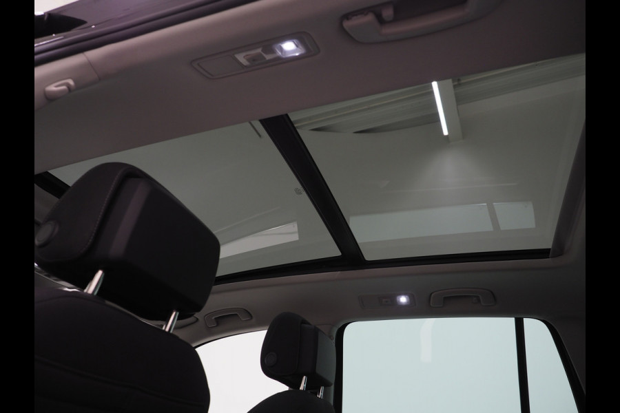 Volkswagen Tiguan 1.4 TSI eHybrid Elegance | Panoramadak | Trekhaak | Camera | Keyless | Adaptive Cruise | Virtual | Carplay