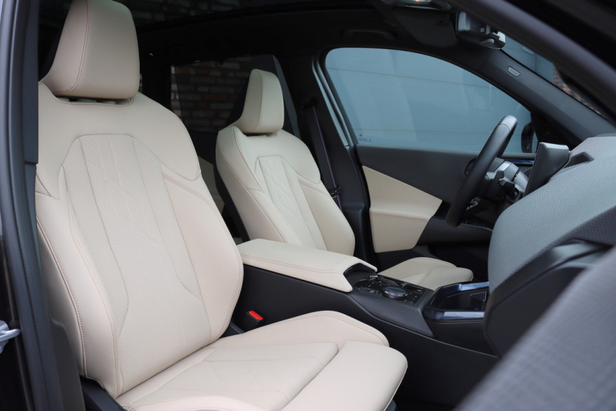 BMW X3 30e xDrive M-Sport Pro | Panoramadak | Memory | Stoelventilatie | Surround Camera | HUD | Verwarmd Stuurwiel | Harman/Kardon | Iconic Glow | Achterbank Verwarmd |