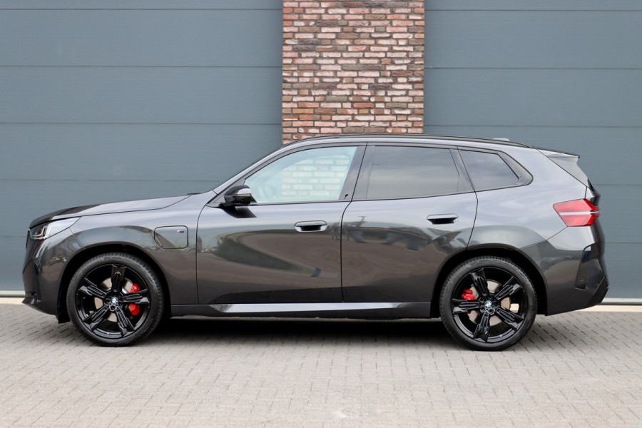 BMW X3 30e xDrive M-Sport Pro | Panoramadak | Memory | Stoelventilatie | Surround Camera | HUD | Verwarmd Stuurwiel | Harman/Kardon | Iconic Glow | Achterbank Verwarmd |