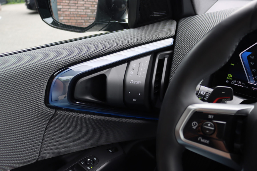 BMW X3 30e xDrive M-Sport Pro | Panoramadak | Memory | Stoelventilatie | Surround Camera | HUD | Verwarmd Stuurwiel | Harman/Kardon | Iconic Glow | Achterbank Verwarmd |