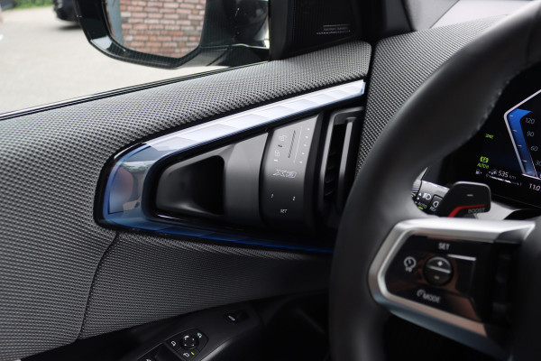 BMW X3 30e xDrive M-Sport Pro | Panoramadak | Memory | Stoelventilatie | Surround Camera | HUD | Verwarmd Stuurwiel | Harman/Kardon | Iconic Glow | Achterbank Verwarmd |