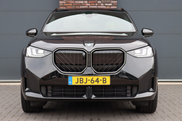 BMW X3 30e xDrive M-Sport Pro | Panoramadak | Memory | Stoelventilatie | Surround Camera | HUD | Verwarmd Stuurwiel | Harman/Kardon | Iconic Glow | Achterbank Verwarmd |