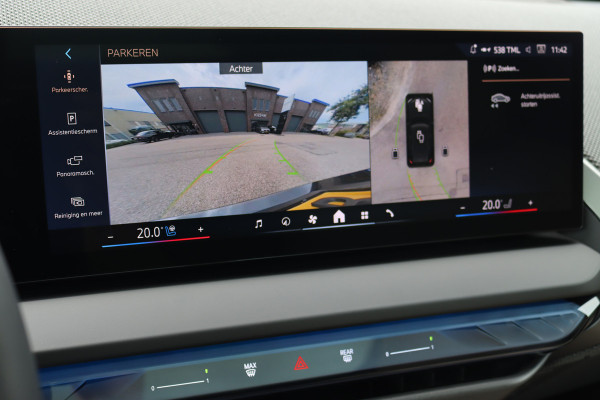 BMW X3 30e xDrive M-Sport Pro | Panoramadak | Memory | Stoelventilatie | Surround Camera | HUD | Verwarmd Stuurwiel | Harman/Kardon | Iconic Glow | Achterbank Verwarmd |